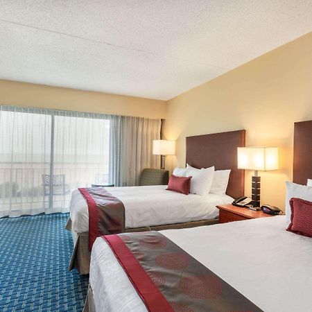 Ramada Plaza By Wyndham Virginia Beach Oceanfront Exterior foto