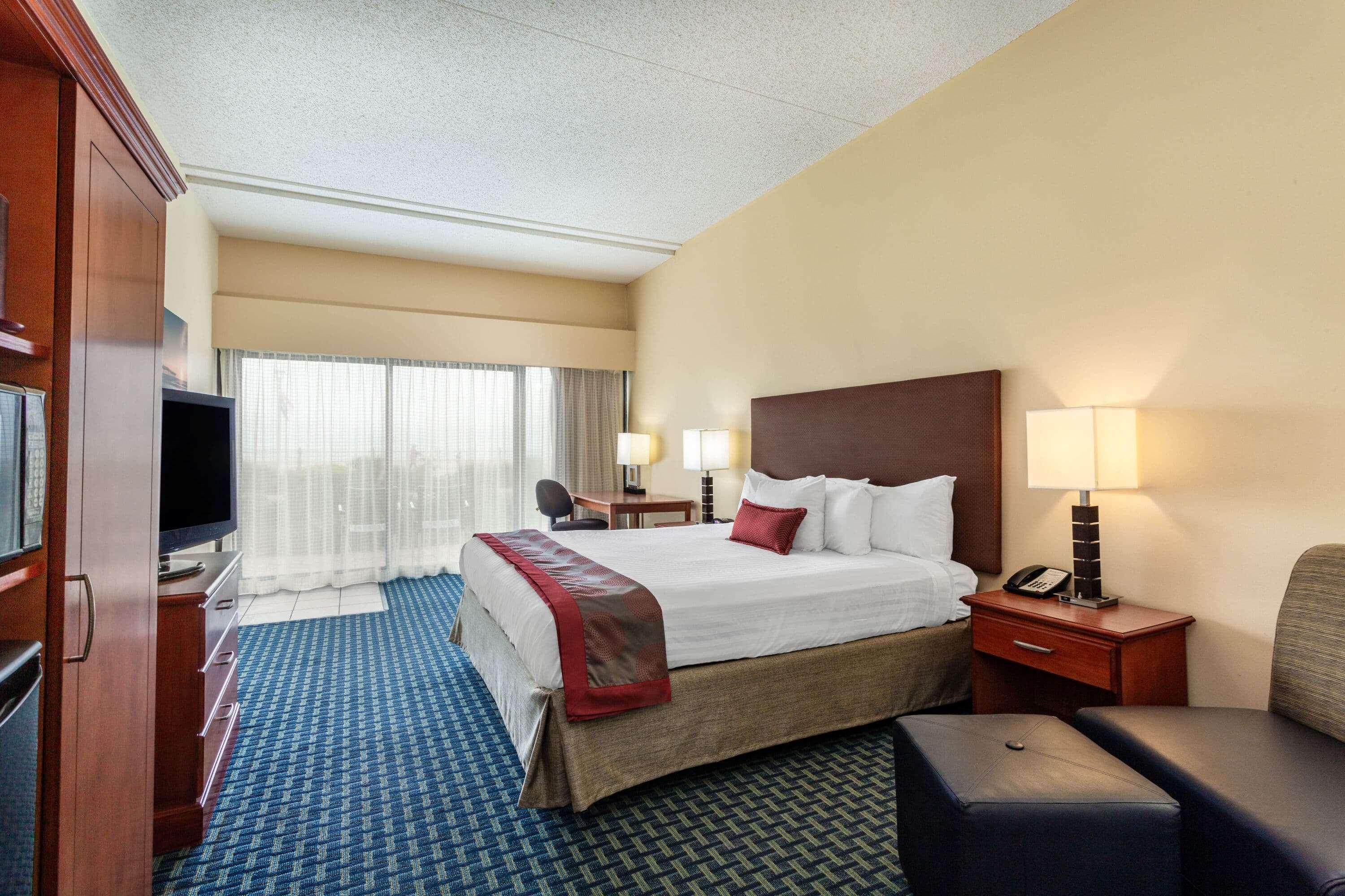 Ramada Plaza By Wyndham Virginia Beach Oceanfront Exterior foto