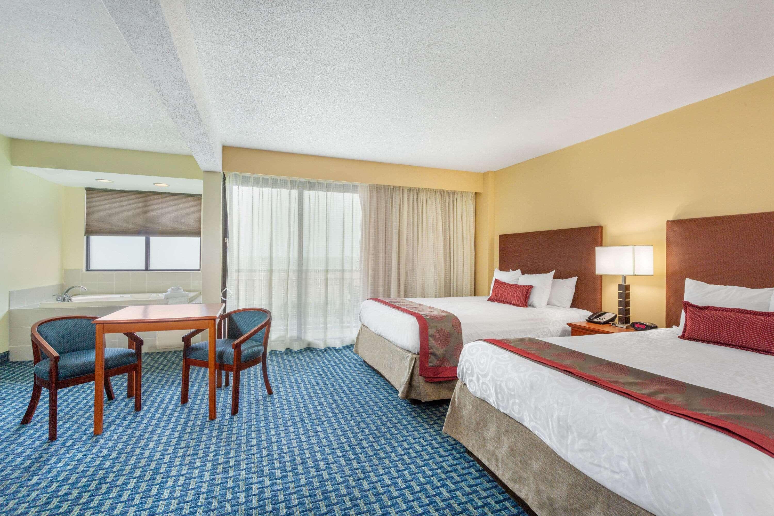 Ramada Plaza By Wyndham Virginia Beach Oceanfront Exterior foto