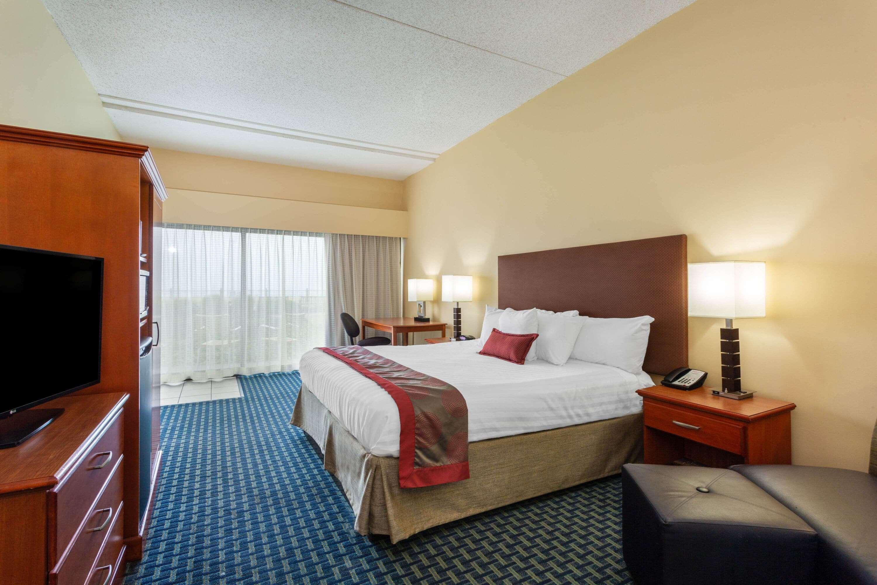 Ramada Plaza By Wyndham Virginia Beach Oceanfront Exterior foto